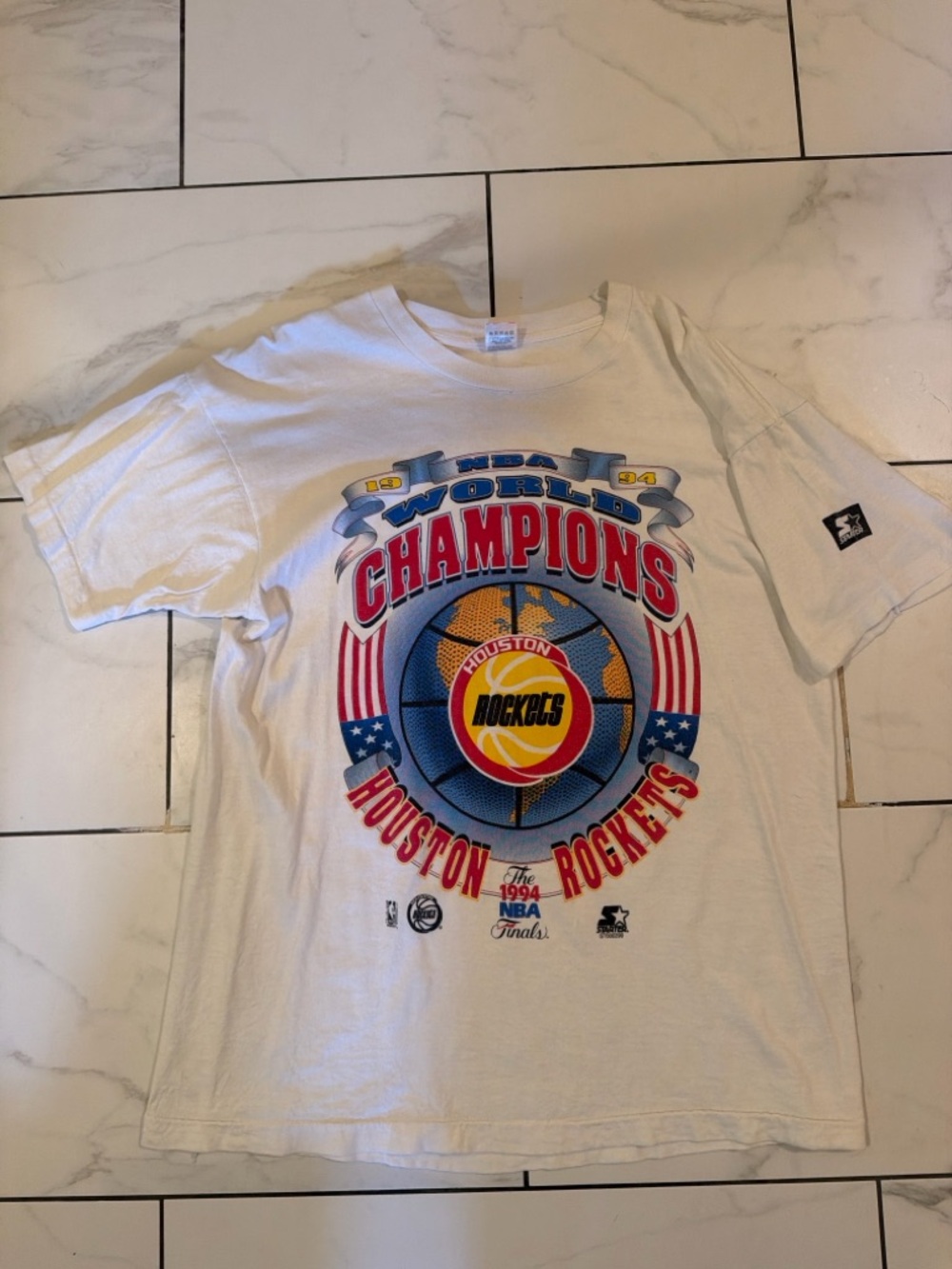 1994 Houston Rockets NBA Champions tee
👉 with Starter branding (on sleeve)